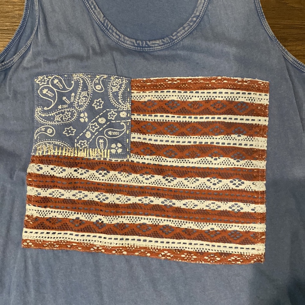 Sleeveless red, white and blue tee with flag emblem. Size S - Picture 4 of 4